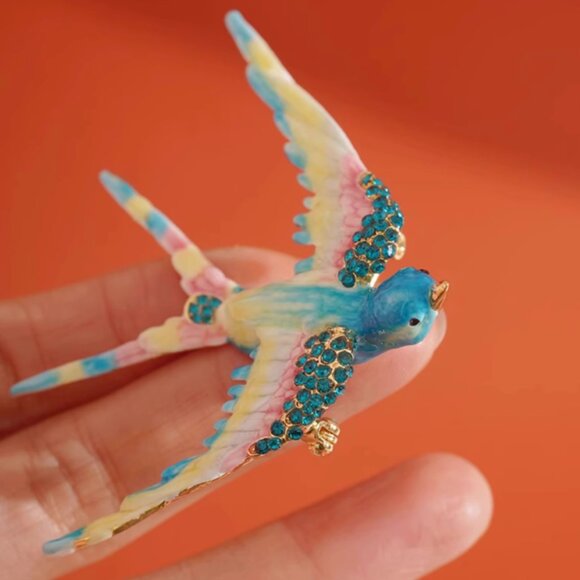 Blue swallow brooch - Picture 5 of 5